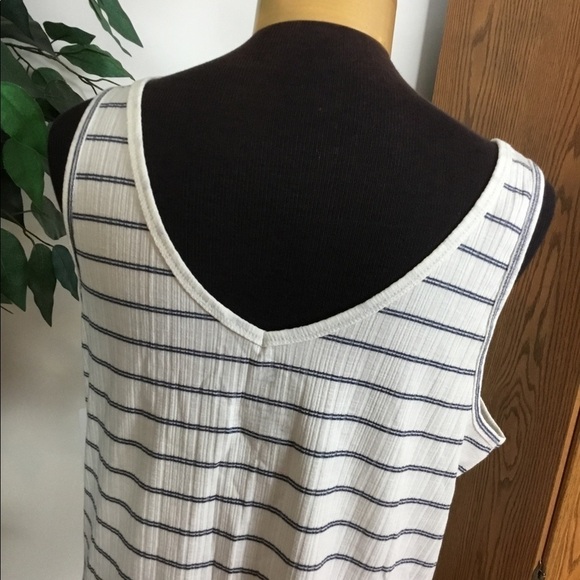 So XL blue/white stripe double v neck tank top (knotted front can be und… - Picture 4 of 9